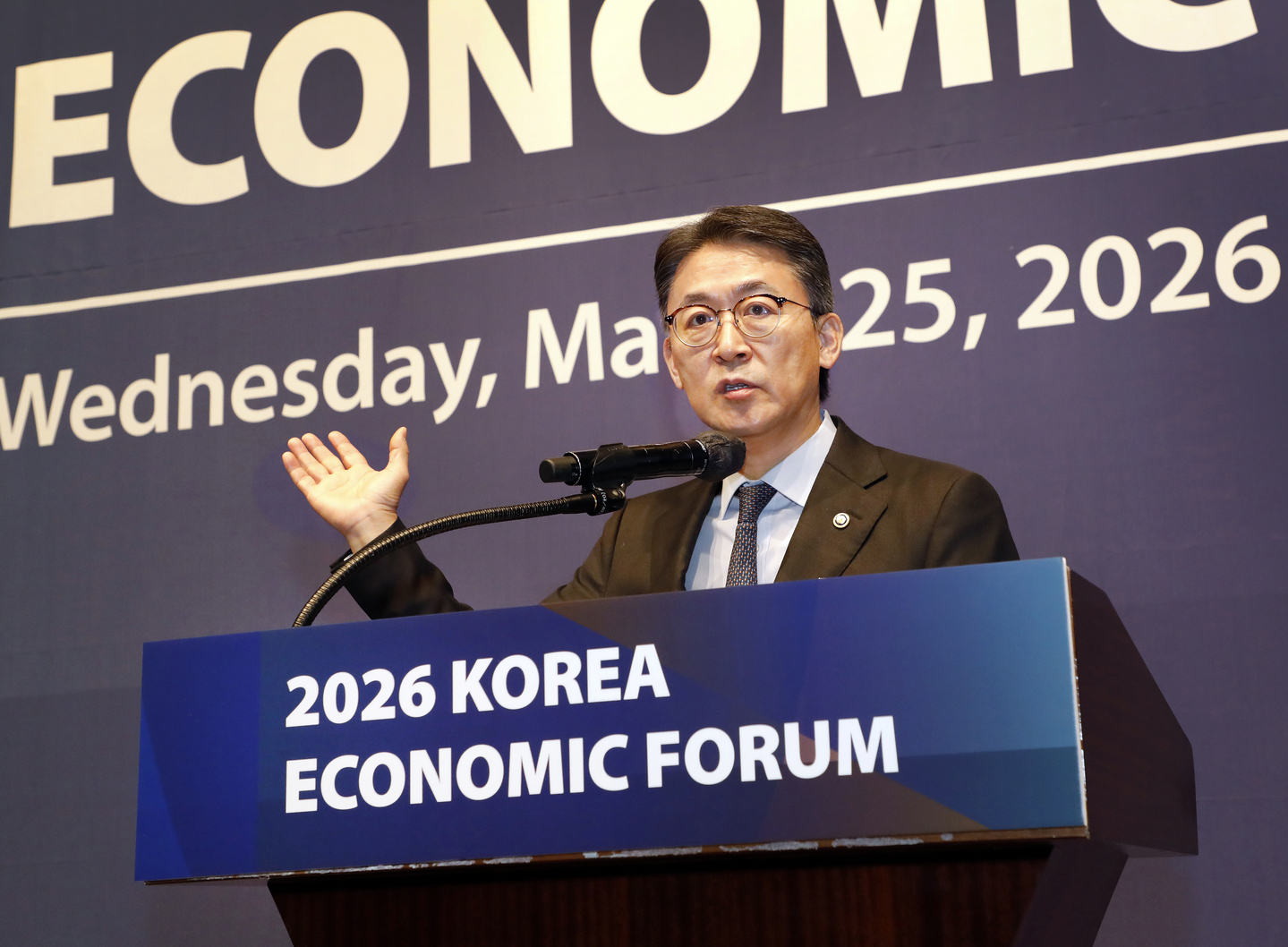 Financial Services Commission Vice Chairman Kwon Dae-young delivers a keynote speech at the 2026 Korea Economic Forum on March 25, outlining the government’s key financial policy agenda for this year. The event took place at the Westin Josun Hotel in Jung District, central Seoul. [PARK SANG-MOON]