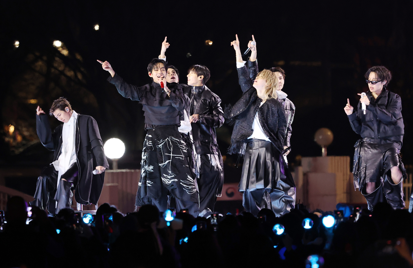 BTS members perform at Gwanghwamun Square in central Seoul on March 21 following the release of the band's fifth full-length album ″Arirang.″ [YONHAP]