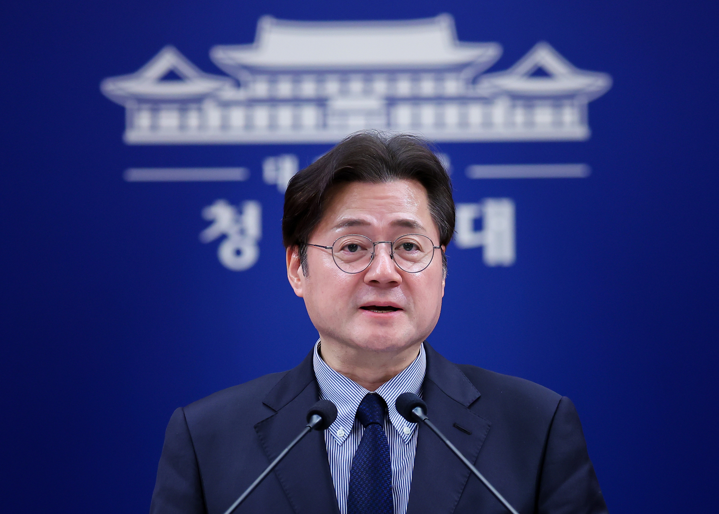 Hong Ihk-pyo, the presidential secretary for political affairs, attends a press conference at the presidential office in Seoul on March 25. [YONHAP] 