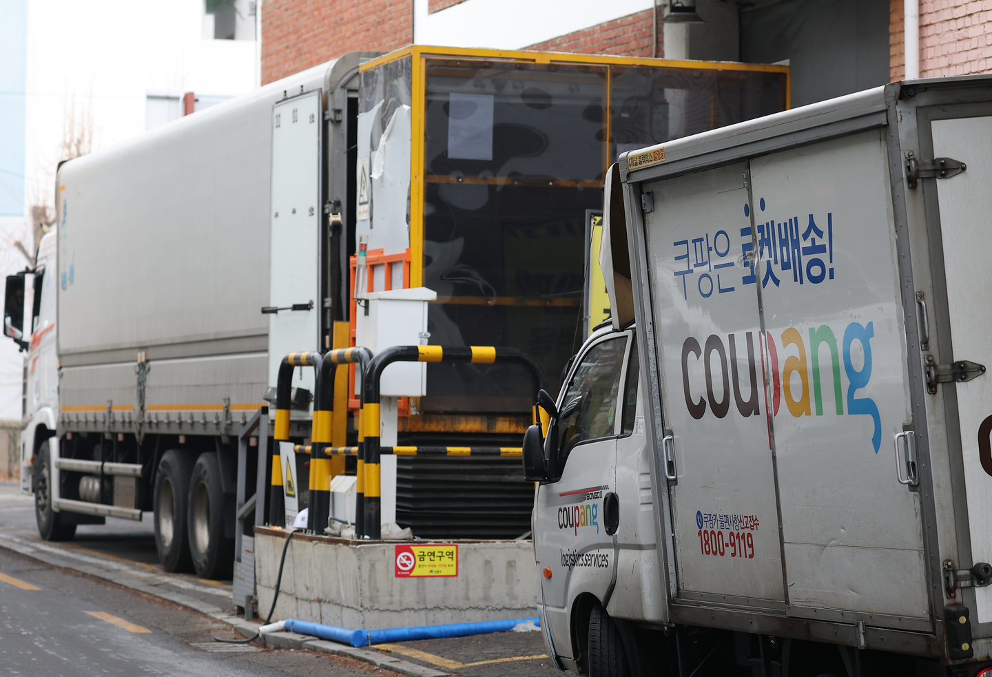 Delivery trucks are seen parked outside a Coupang logistics center in Seoul on Feb. 11. [YONHAP]