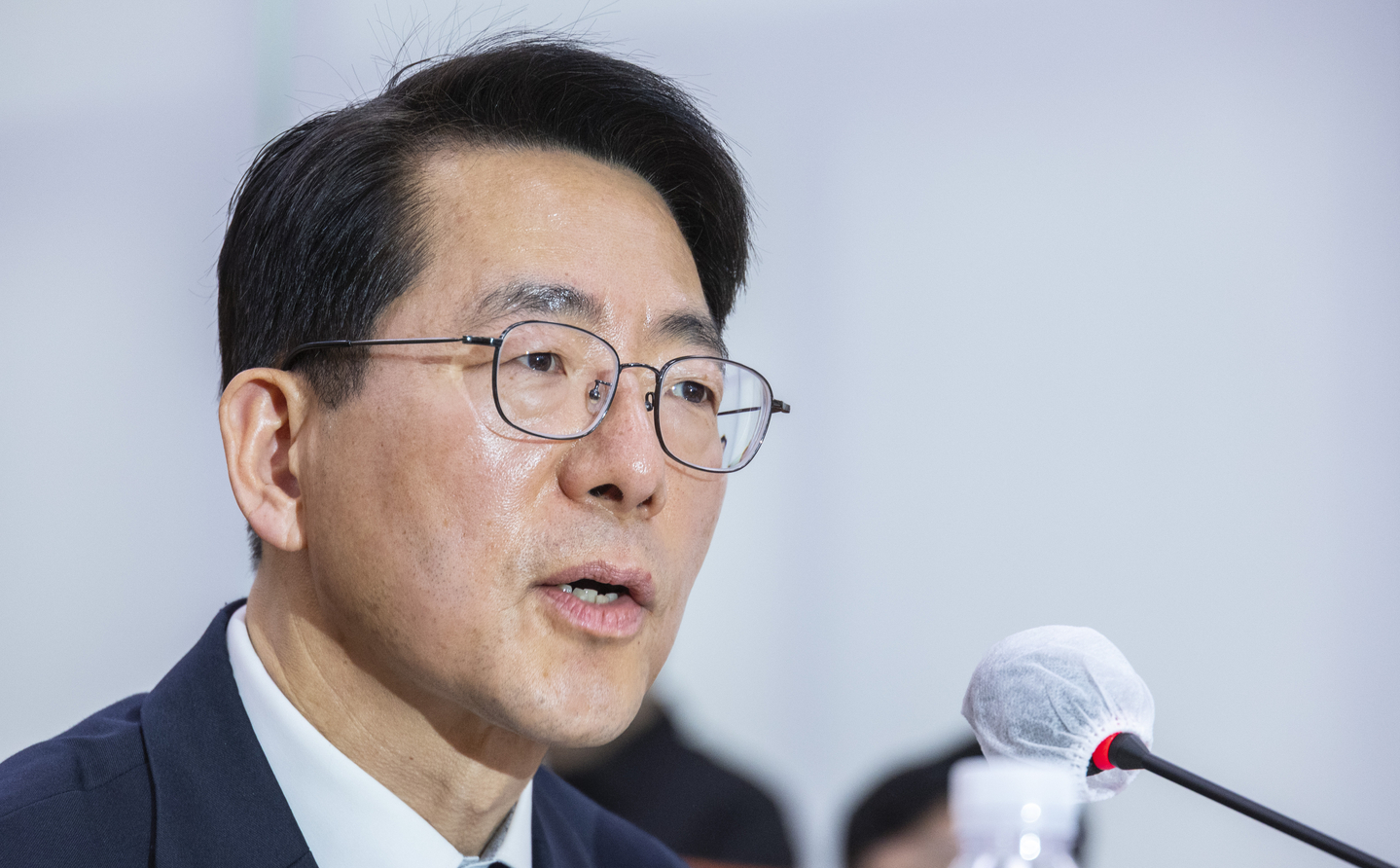Oceans Minister Hwang Jong-woo is seen in this photo taken March 23. [YONHAP] 