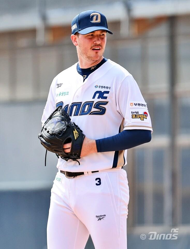 NC Dinos starter Riley Thompson prepares to deliver a pitch against the Kiwoom Heroes during a KBO preseason game at Masan Baseball Stadium in Changwon, South Gyeongsang, on March 15. [YONHAP] 