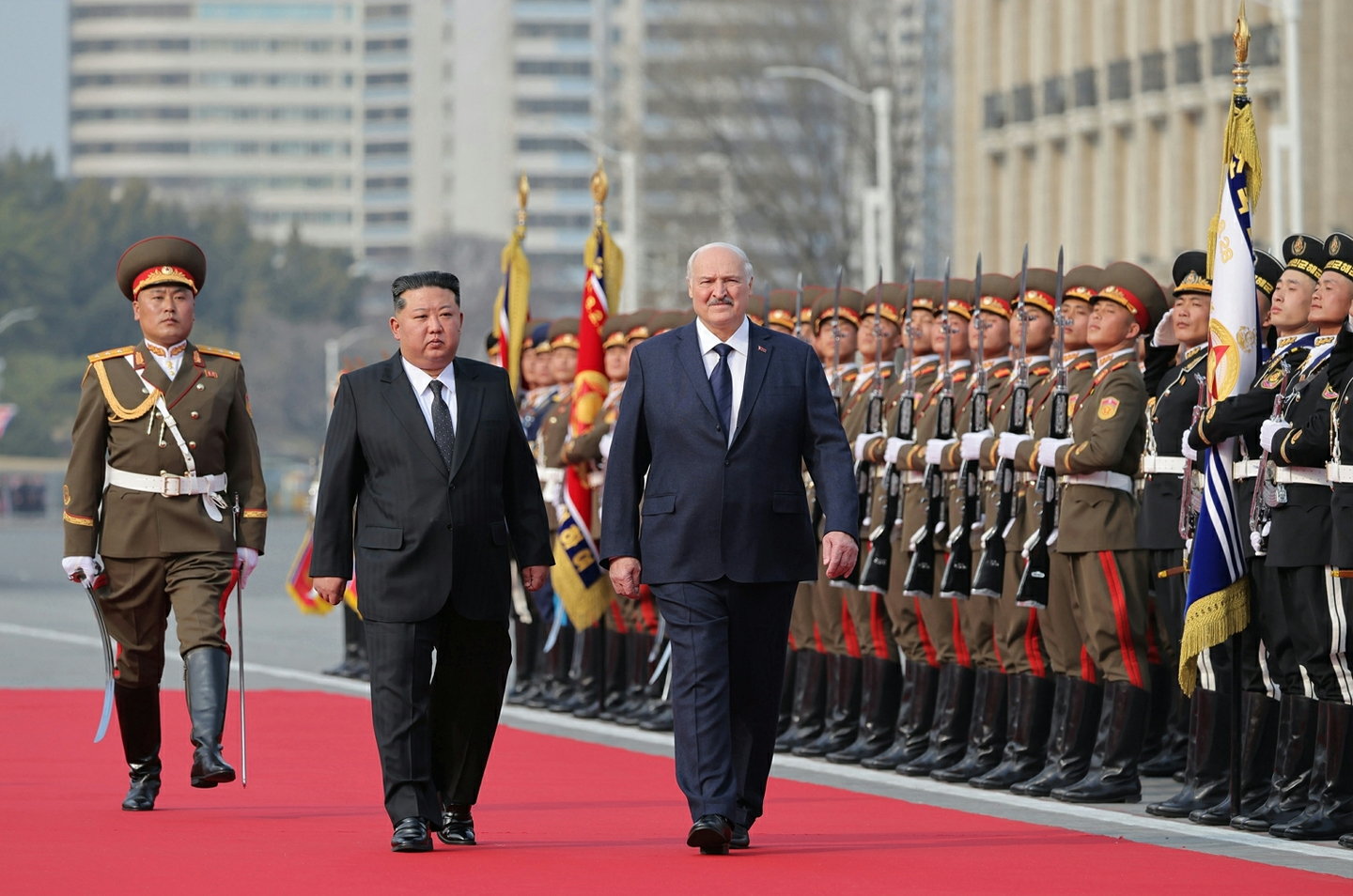 North Korean leader Kim Jong-un, left, and Belarusian President Alexander Lukashenko attend a welcoming ceremony for the Belarusian leader's visit to Pyongyang at Kim Il Sung Square on March 25, as seen in a photo carried by North Korea's official Rodong Sinmun the following day. [NEWS1] 