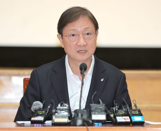 Lee Chan-jin, governor of the Financial Supervisory Service, in a press conference on March 26 in western Seoul [YONHAP]
