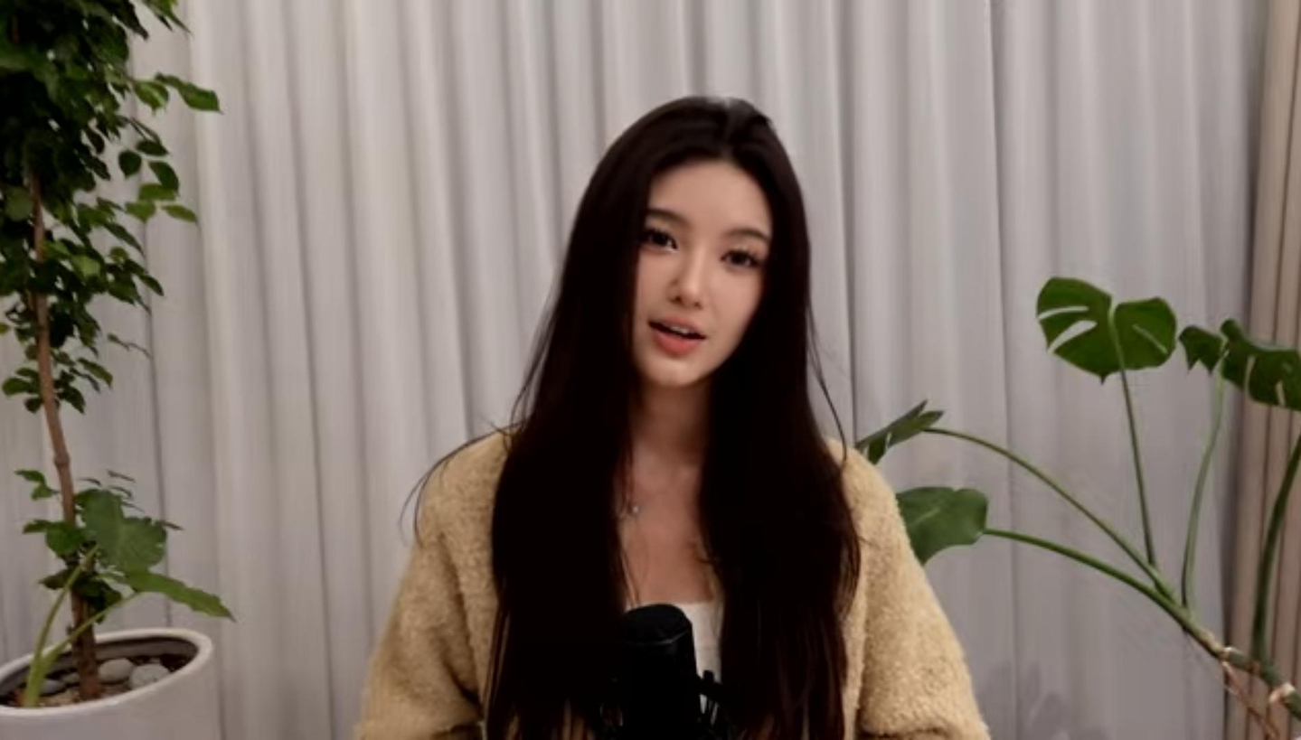 Former NewJeans member Danielle speaks during a livestream on Instagram and YouTube on Jan. 12. [SCREEN CAPTURE]