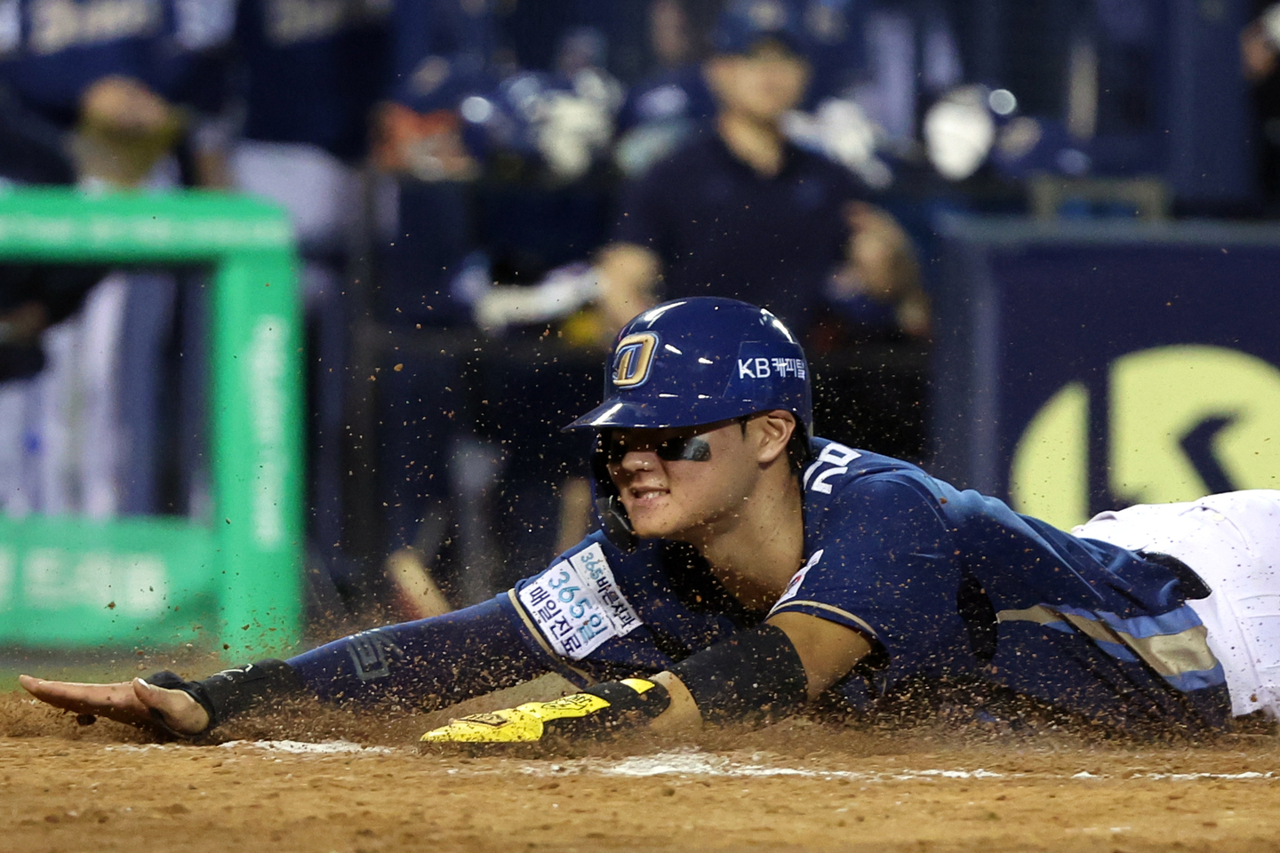 NC Dinos’ Kim Ju-won slides home from third base during a KBO League game against the LG Twins at Jamsil Baseball Stadium in Songpa District, southern Seoul, on Oct. 1, 2025. [NEWS1]