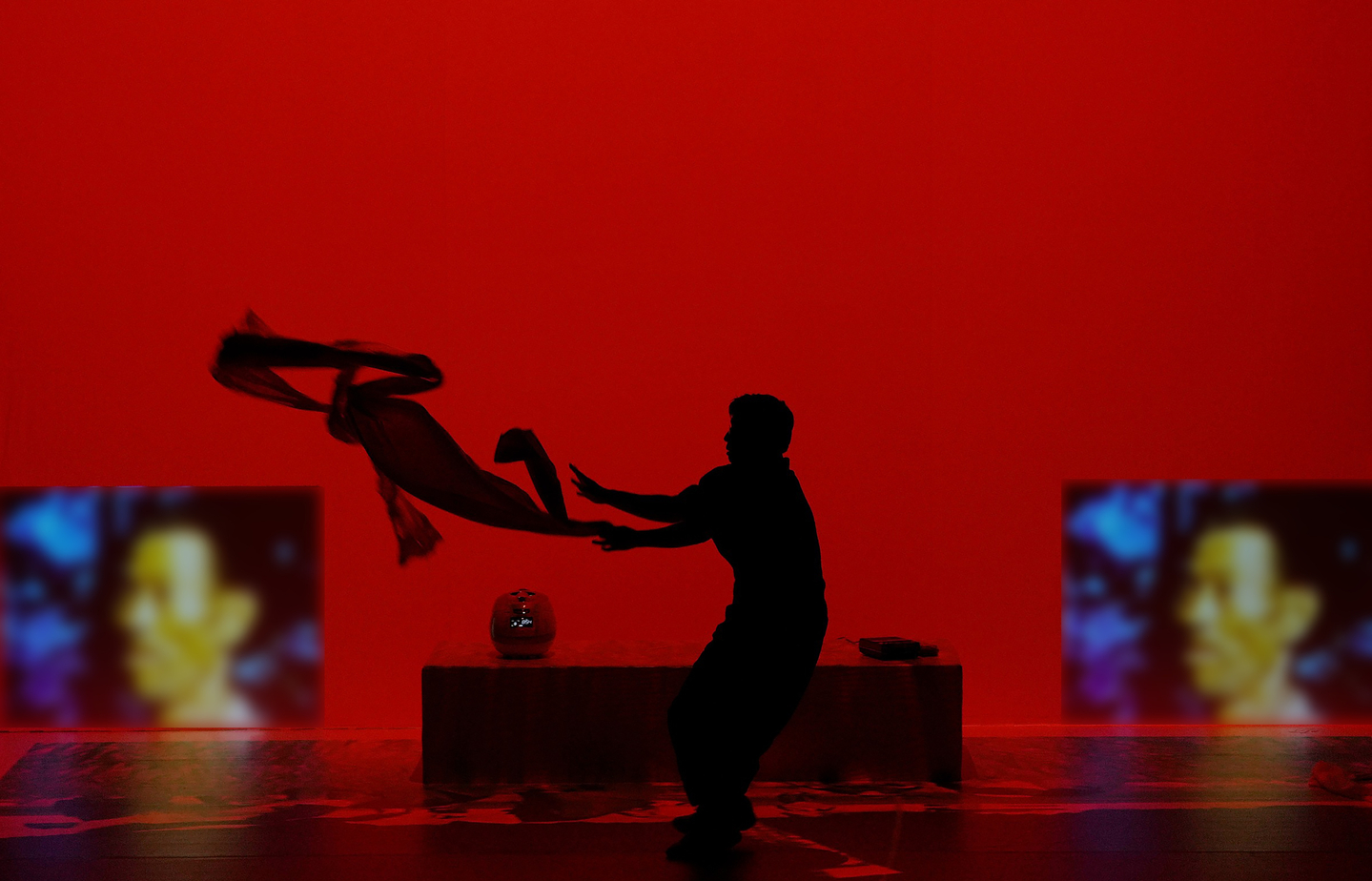 A scene from ″The History of Korean Western Theatre″ (2020), directed by Koo Ja-ha [OK SANG-HOON]