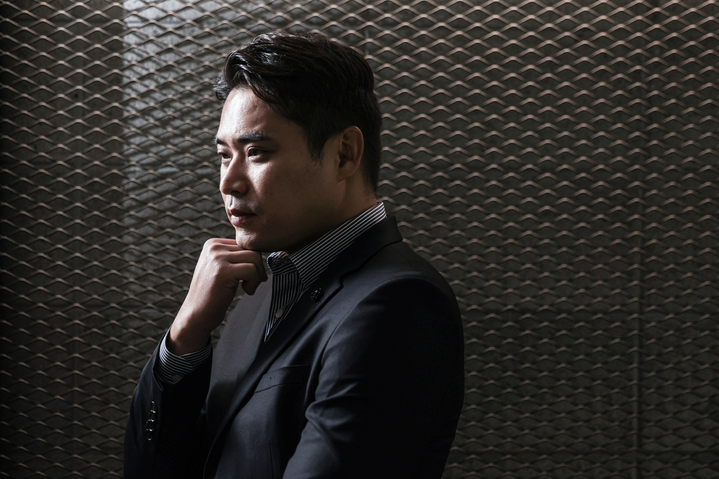 Lee Ji-hoon, an inspector with the Korean National Police Agency’s Interpol division, poses for a photo at the JoongAng Ilbo building in Sangam-dong, Mapo District, western Seoul, on Nov. 5, 2025. [KIM KYOUNG-ROK]