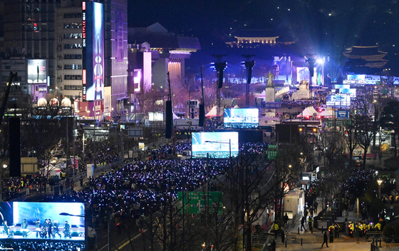 K-pop band BTS performs onstage during its comeback show, "BTS The Comeback Live: Arirang," at Gwanghwamun Square, Jongno District, central Seoul, on March 21. [JOINT PRESS CORPS]