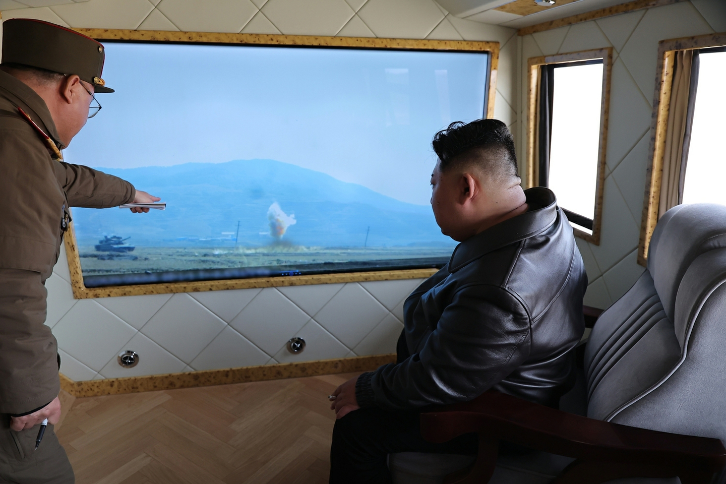 North Korean leader Kim Jong-un oversees a test of a new main battle tank, organized by the Armored Weapons Institute of the Academy of Defense Sciences, in a photo shared on March 29. [NEWS1]