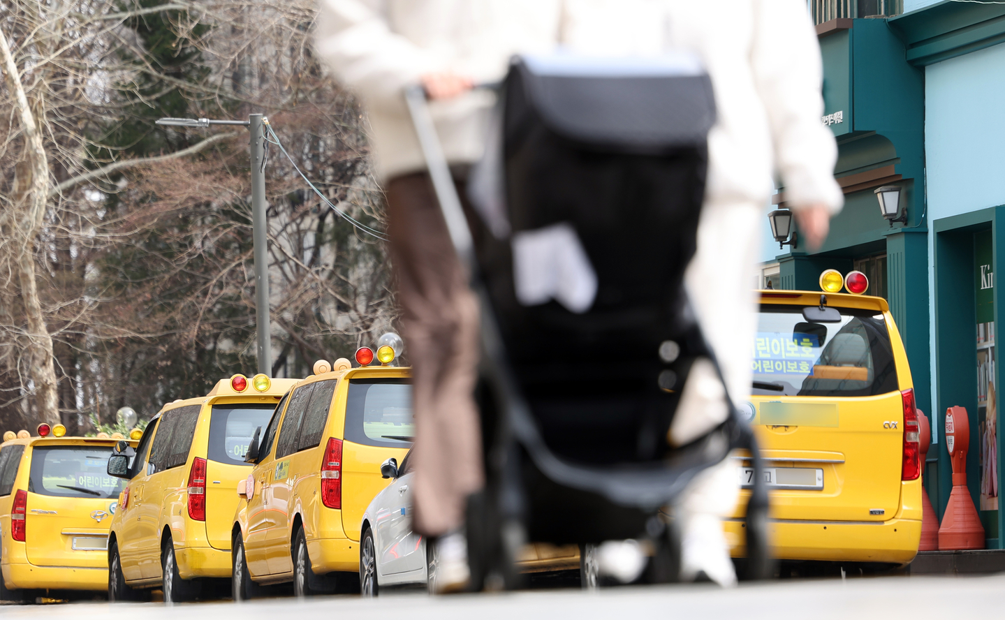 School buses are parked near an English-language kindergarten in Gangnam District, southern Seoul, on March 13, 2025. The photo is unrelated to the story. [YONHAP]