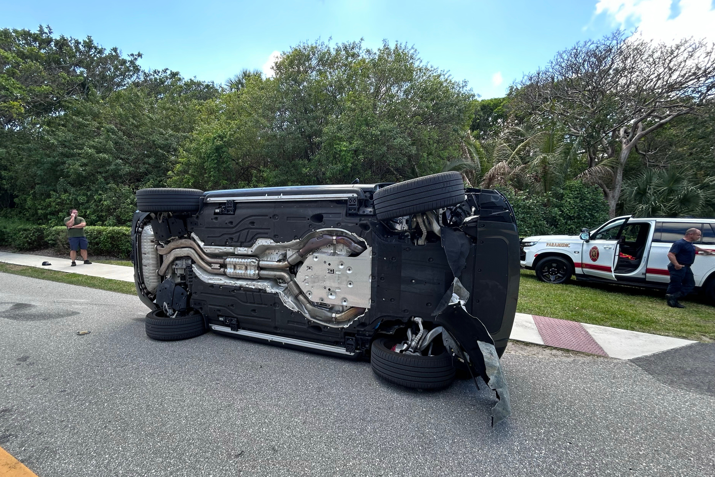 This photo provided by the Martin County Sheriff's Office shows the overturned vehicle in a rollover crash that involved Tiger Woods in Jupiter Island, Florida, on March 27. [AP/YONHAP] 
