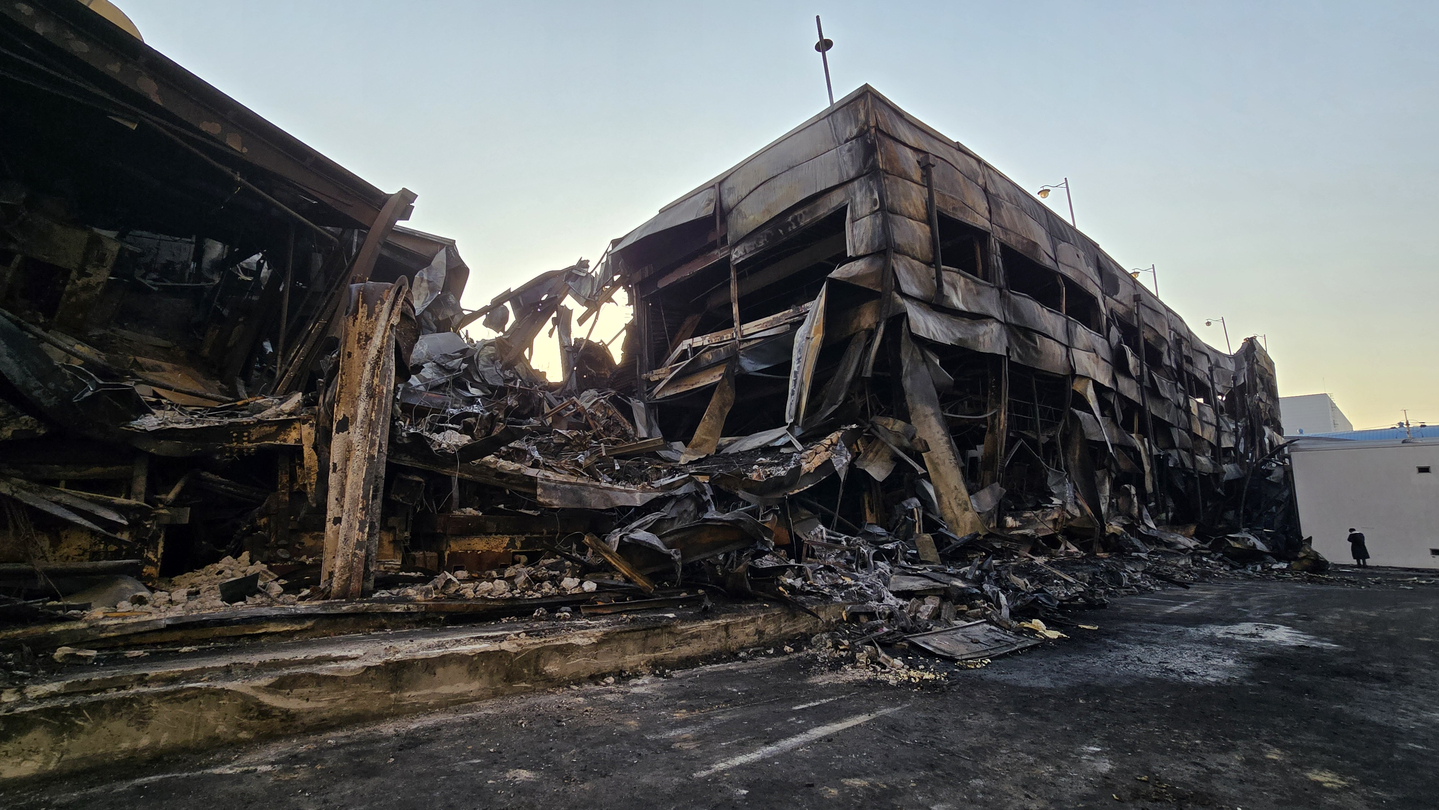 A factory inside Anjun Industrial's facilities in Daedeok District, Daejeon, is seen burnt down after a fire broke out at the building on March 20. [SHIN JIN-HO]