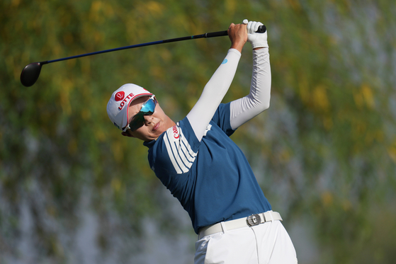 Kim Hyo-joo hits her tee shot at the 14th hole during the final round of the LPGA Ford Championship in Chandler, Arizona, on March 29. [AP/YONHAP] 