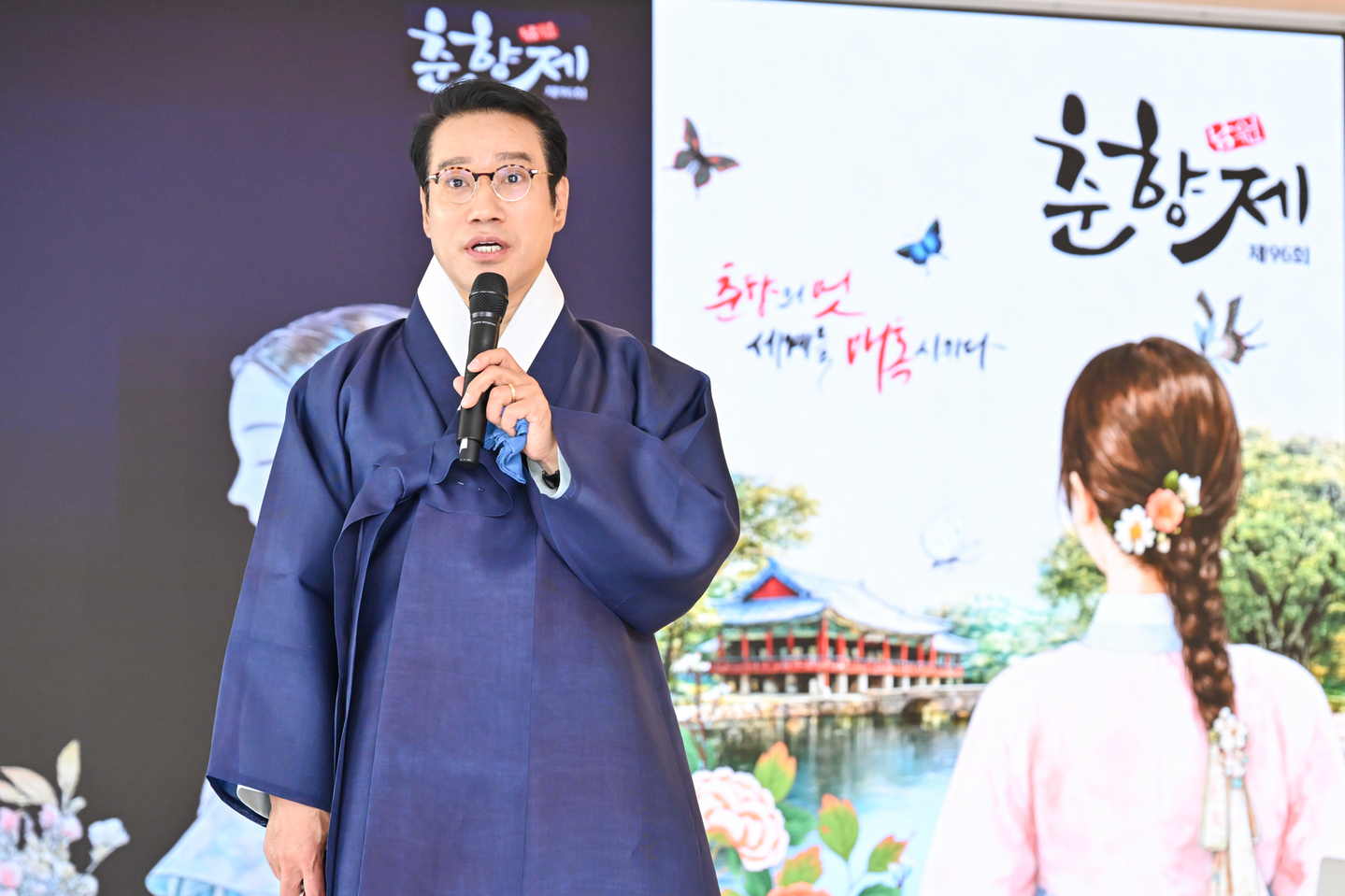 Namwon mayor Choi Kyung-sik speaks during the Namwon Chunhyang Festival press conference held in central Seoul on March 31. [NAMWON CHUNHYANG FESTIVAL]