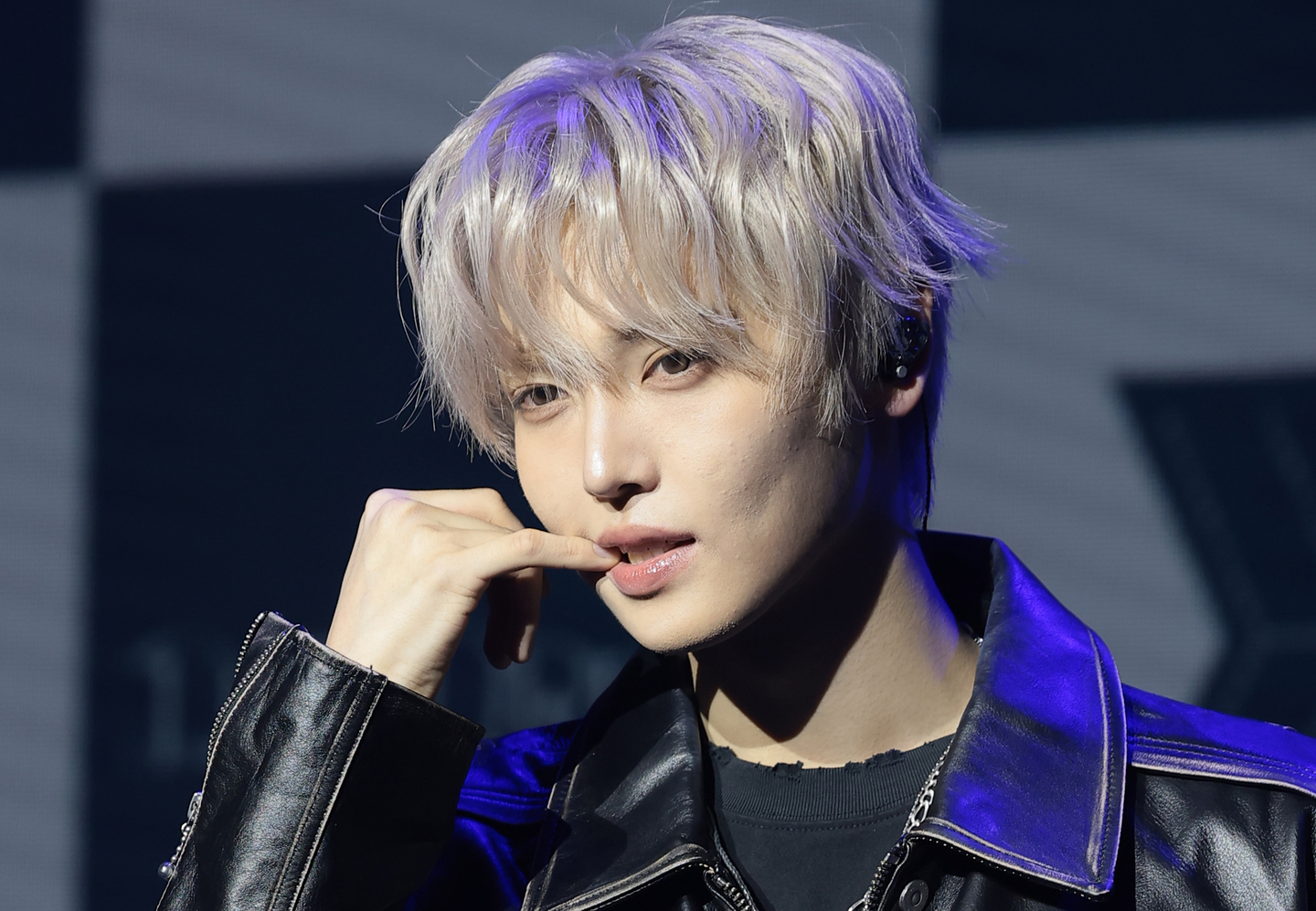 Singer Jang Han-eum poses for photos during a press showcase for his second EP, "Daydream," held at Seongam Art Hall in southern Seoul on March 30. [NEWS1]