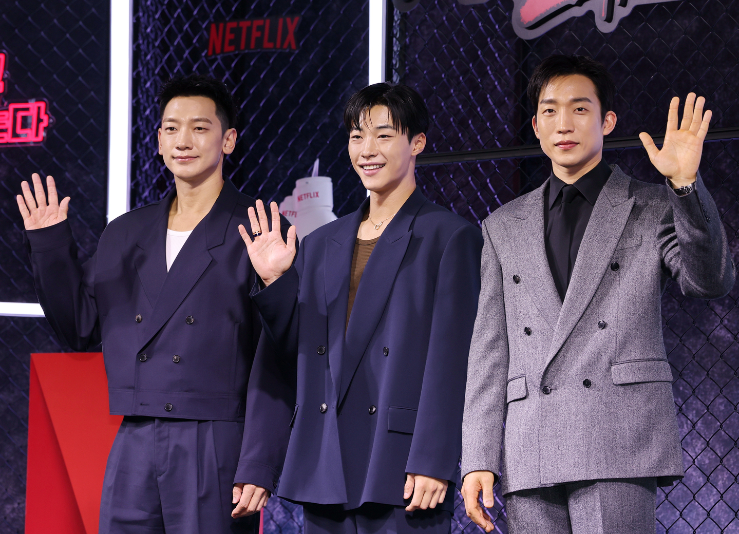 The cast for the second season of Netflix's action series ″Bloodhounds″ (2023-) pose for photos during a press conference held in Jung District, central Seoul, on March 31. From left are actors Jung Ji-hoon, Woo Do-hwan and Lee Sang-yi. [YONHAP]