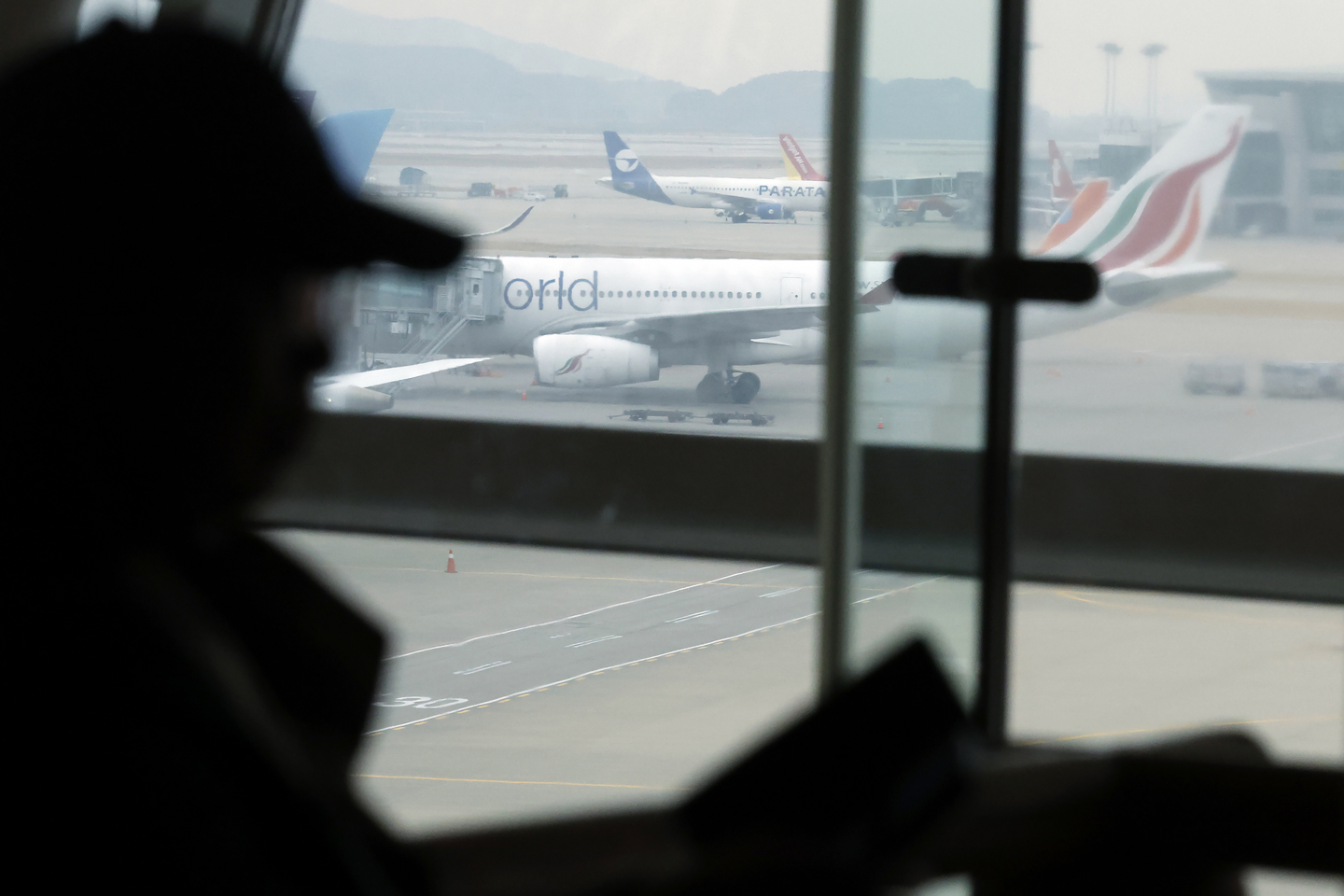 Passenger airplanes are seen outside a window at Incheon International Airport on March 30. [NEWS1]