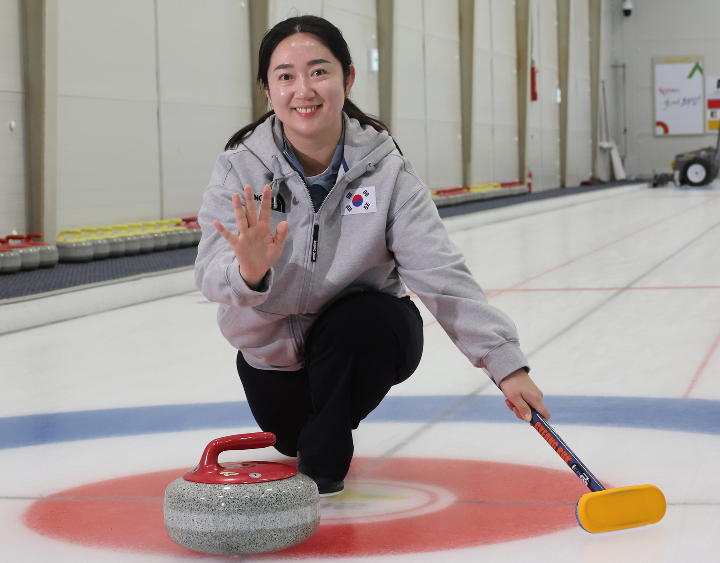 Former curler Kim Yeong-mi poses during an interview with the JoongAng Ilbo at Uiseong Curling Center in Uiseon County, North Gyeongsang, on March 27. [SONG BONG-GEUN]