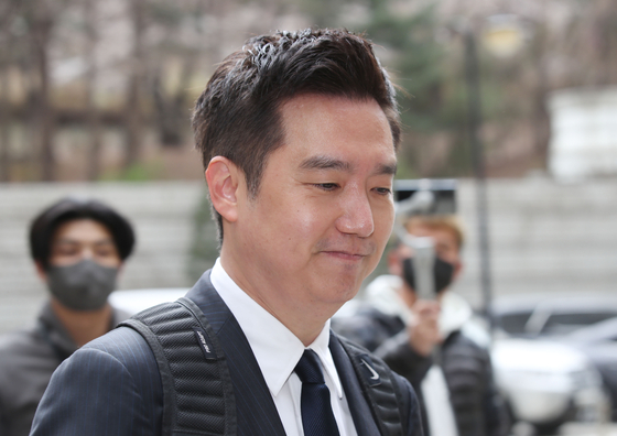 Kim Se-ui, operator of the YouTube channel Hoverlab, appears in front of Seoul Central District Court in Seocho District, southern Seoul, on March 28, 2023. [NEWS1]