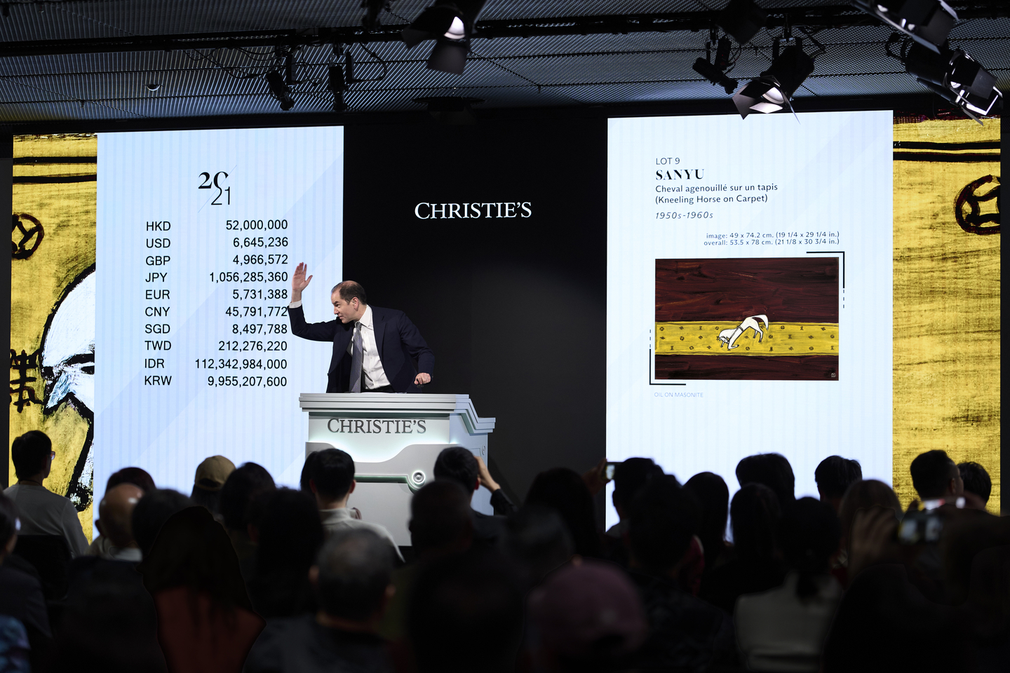 Auctioneer Adrien Meyer proceeds the bidding of Sanyu’s (1895-1966) “Cheval agenouillé sur un tapis” (1950s-60s) during Christie’s Hong Kong 20th/21st Century Evening Sale at The Henderson in Central, Hong Kong, on March 27. [CHRISTIE'S]     