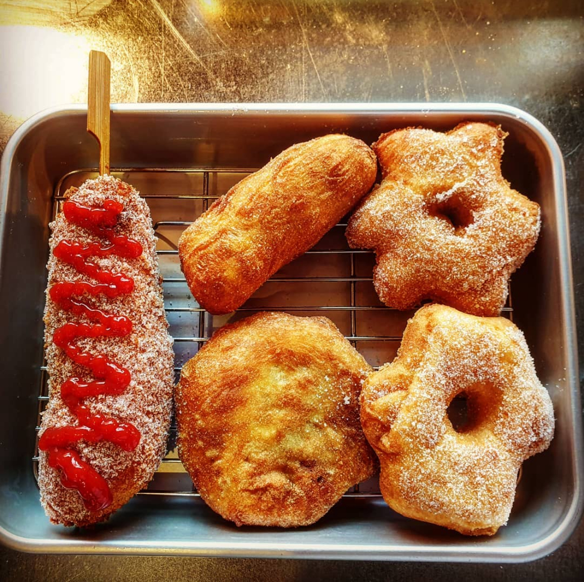 Korean-style donuts are sold at Bbawoo Donass near the Sewoon Plaza. [SCREEN CAPTURE]