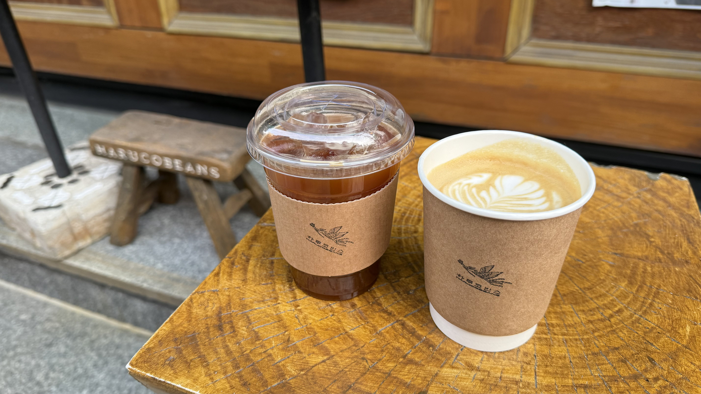 Long black and latte from Coffee Grounds [WOO JI-WON]