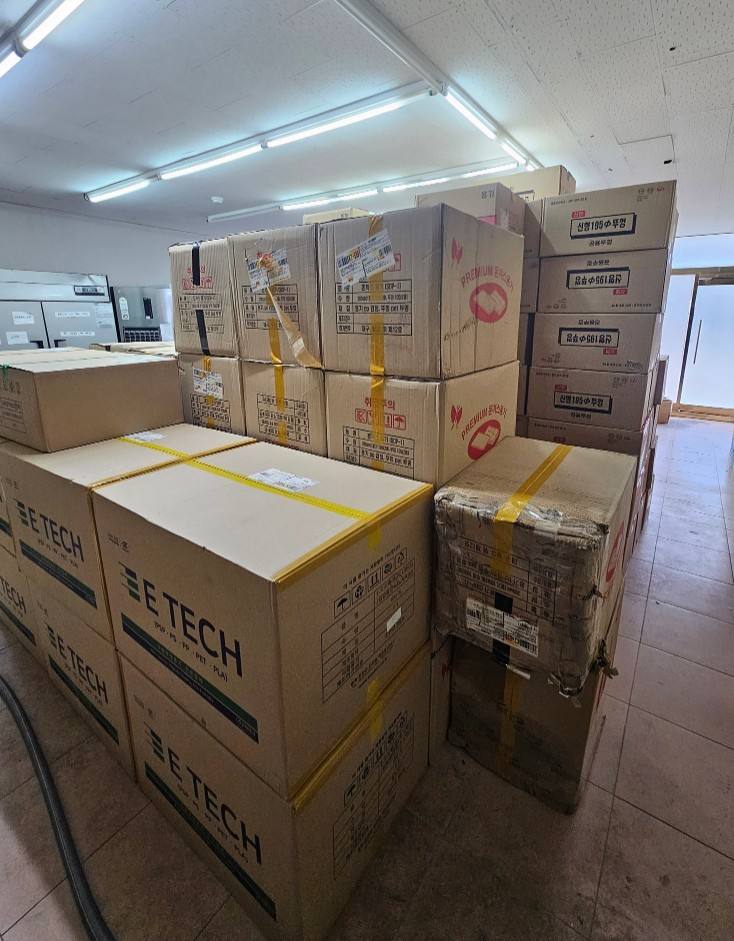 Boxes of delivery containers are piled up at a shop owned by a small business owner in this photo uploaded to an online forum [SCREEN CAPTURE]