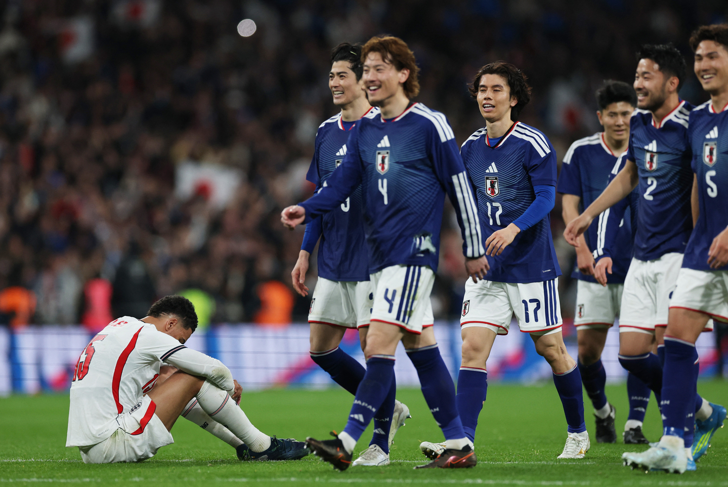 The Japanese national team celebrates after a 1-0 win over England at Wembley Stadium in London on March 31. [REUTERS/YONHAP] 