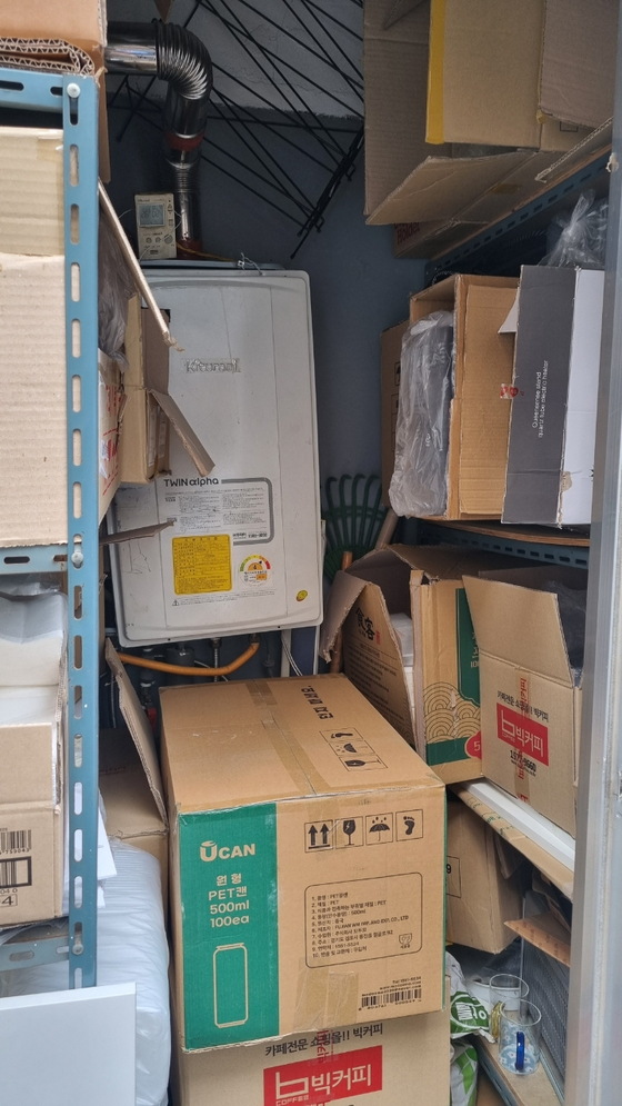 Boxes of delivery containers are piled up at a shop owned by a small business owner in this photo uploaded to an online forum [JOONGANG ILBO]