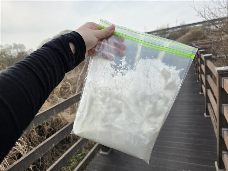 A Ziploc bag of cream is ready to be churned on my run along the Han River in Seoul on March 24.  [ALICIA CARR]