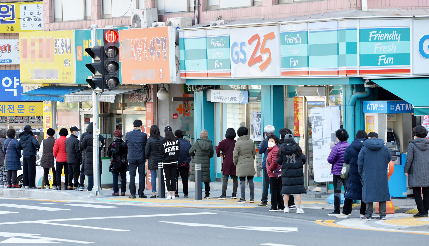 Citizens wait in a long line in front of a pharmacy in Daejeon on March 12, 2020, to purchase face masks under the government’s "five-day rotation" rationing system. The measure was implemented to address the severe supply shortage during the early stages of the Covid-19 pandemic. [KIM SEONG-TAE]