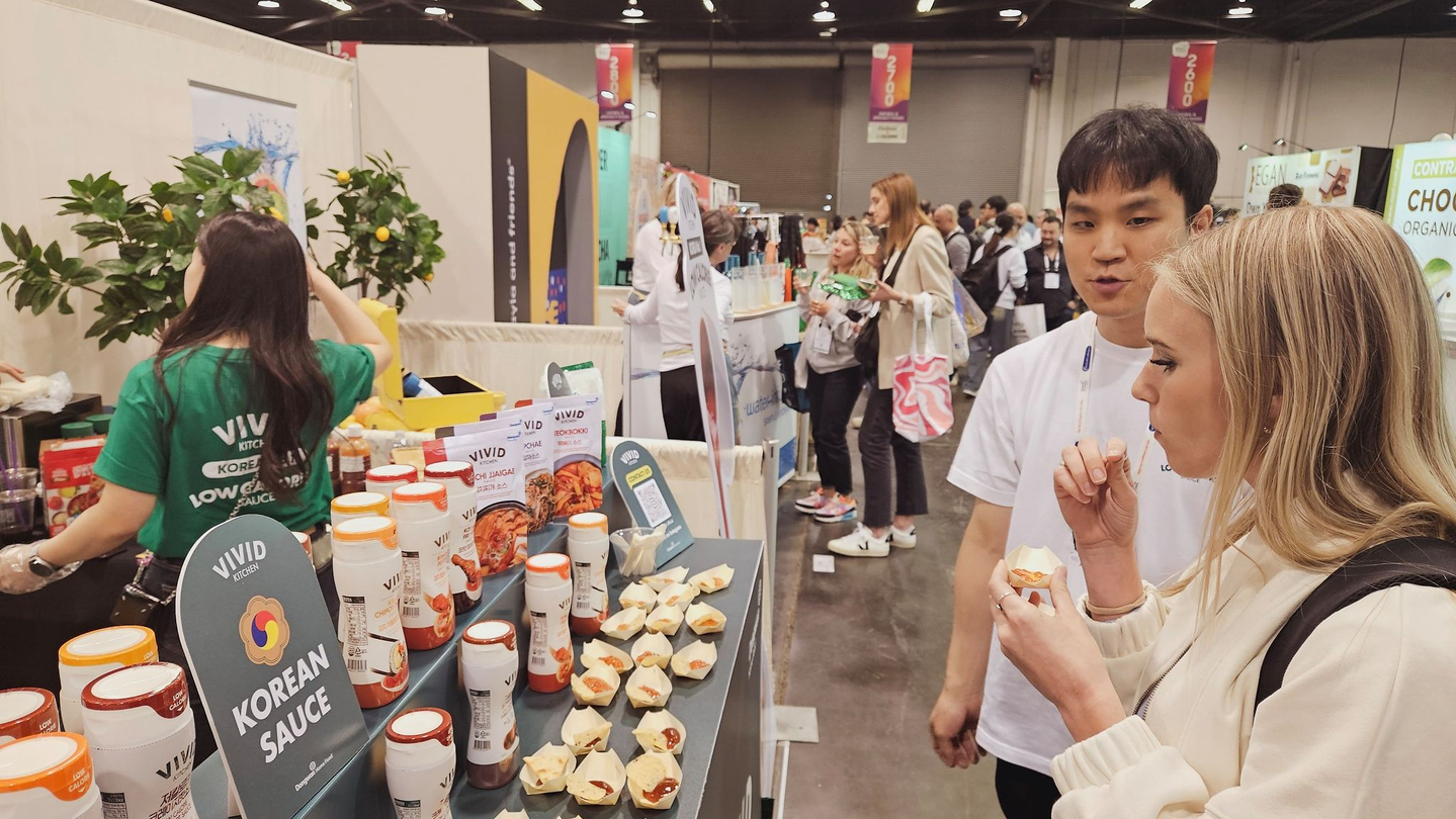 A visitor samples Dongwon Home Food’s Vivid Kitchen sauce at Natural Products Expo West in Anaheim, California, in 2024. [DONGWON HOME FOOD]