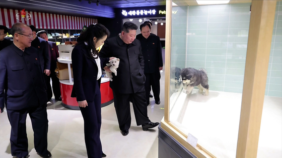 North Korean leader Kim Jong-un and his daughter, Ju-ae, visit a pet store being prepared to open in the fourth-stage area of the Hwasong district in Pyongyang in this screen grab from the Korean Central Television on April 3, 2026. [YONHAP]
