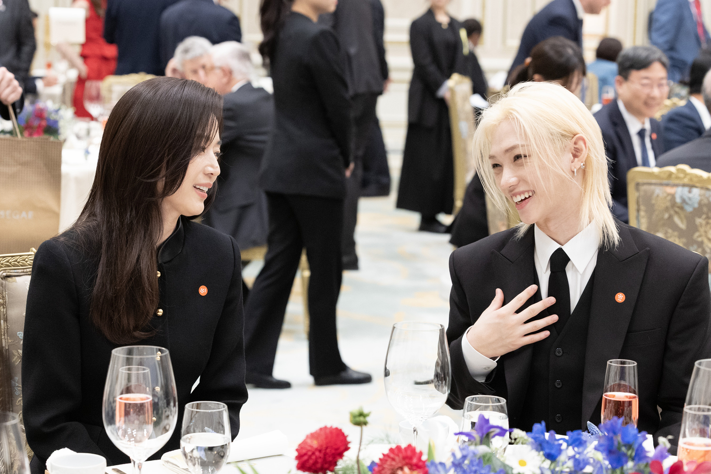 Actor Jun Ji-hyun, left, and K-pop boy band Stray Kids member Felix, honorary ambassadors for Korea-France relations, speak at the state luncheon at the Blue House in central Seoul on April 3. [JOINT PRESS CORPS]