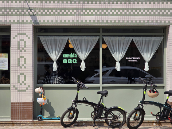 Exterior of Comida QQQ [JIN EUN-SOO]