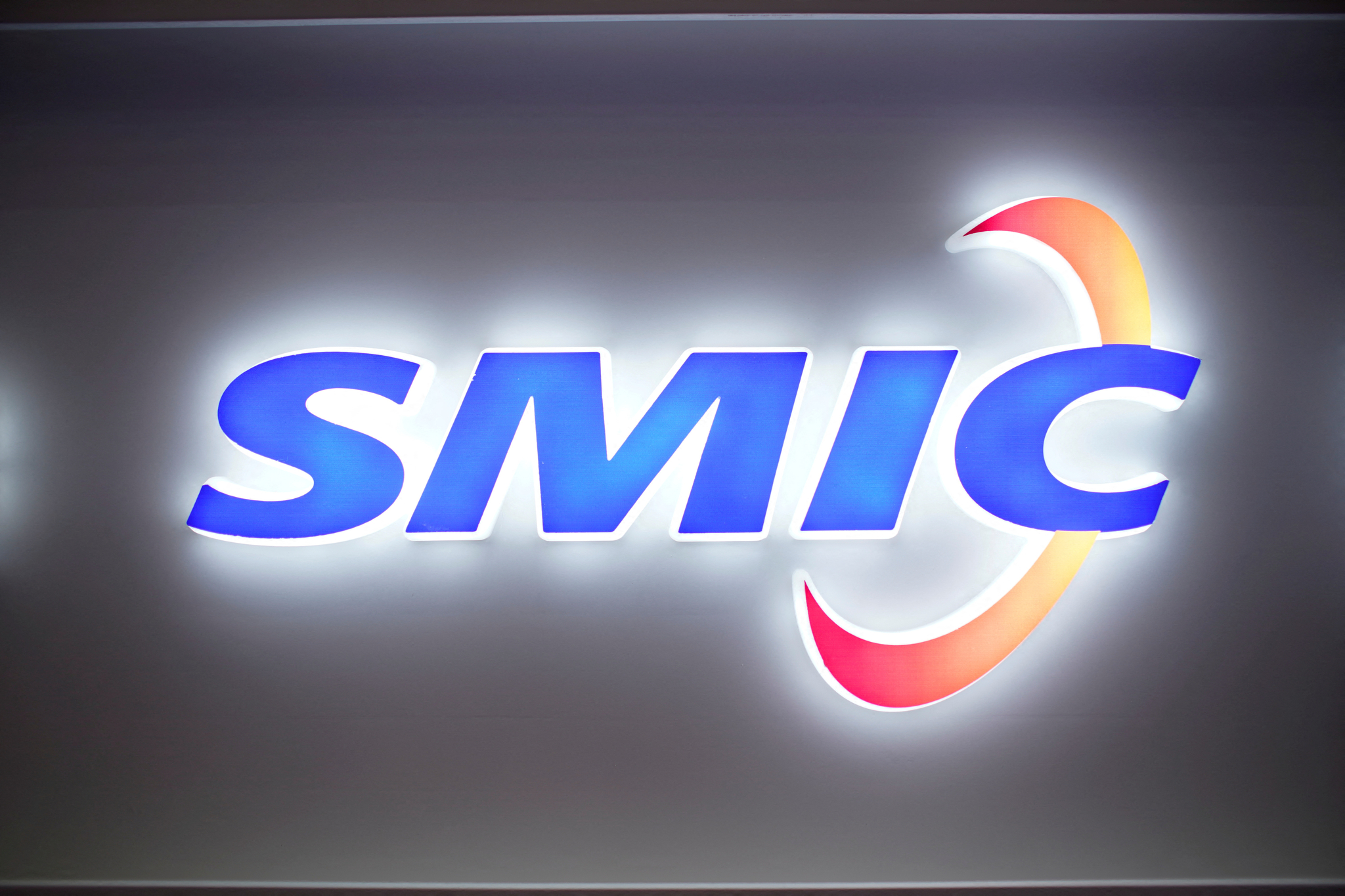 A logo of Semiconductor Manufacturing International Corporation (SMIC) is seen at the China International Semiconductor Expo in Shanghai, China, Oct. 14, 2020. [REUTERS/YONHAP]