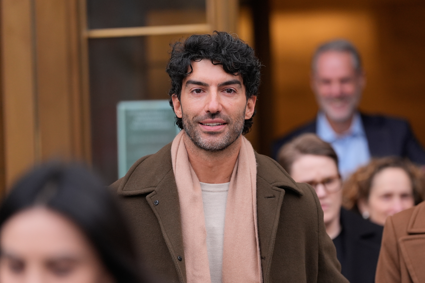Justin Baldoni leaves a courthouse in New York on Feb. 11, 2026. [AP/YONHAP]