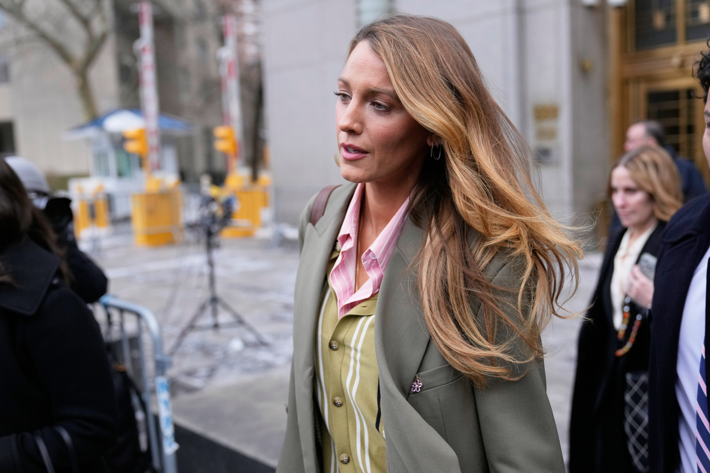 Blake Lively leaves a courthouse in New York on Feb. 11, 2026. [AP/YONHAP]