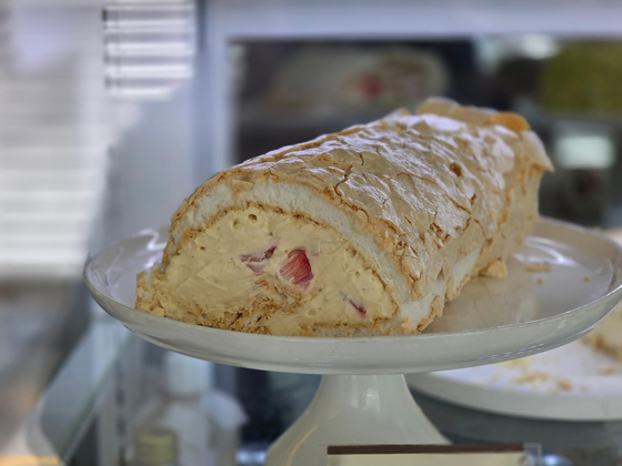 Passion fruit meringue roularde at Alice Project [JIN EUN-SOO]