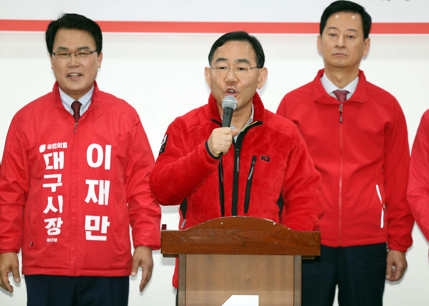 Rep. Joo Ho-young of the main opposition People Power Party, center, speaks at a party event for the nomination for Daegu mayor held in Daegu on April 1. [YONHAP]