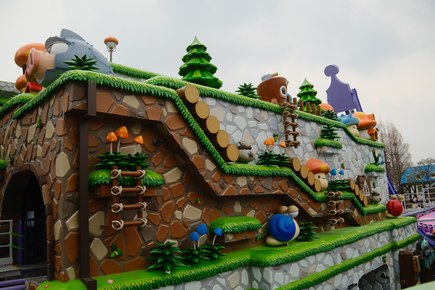 The Maple Island at the Lotte World in Songpa District, southern Seoul. [CHO YONG-JUN]