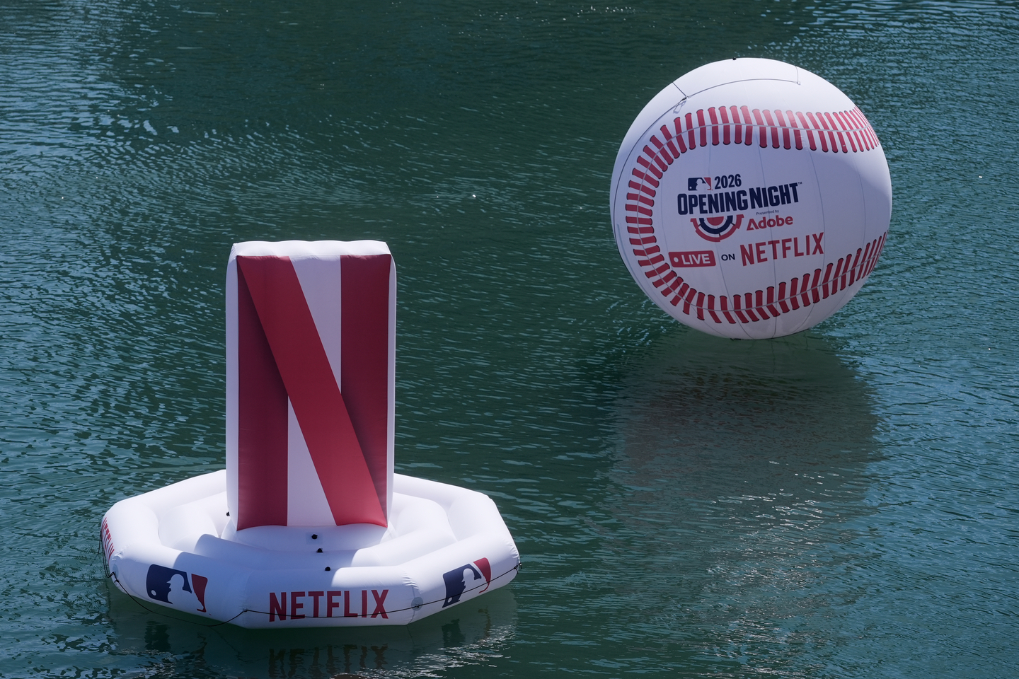 An inflatable Netflix logo and baseball are shown in McCovey Cove before a baseball game between the San Francisco Giants and the New York Yankees in San Francisco on March 25. [AP/YONHAP]