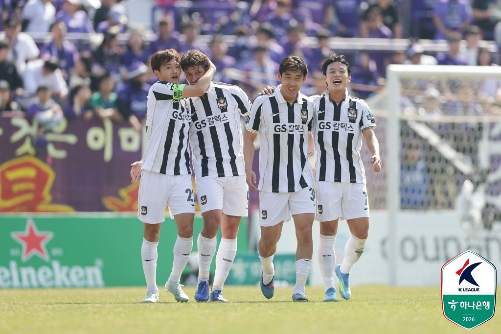 Teammates celebrate FC Seoul’s Patryk Klimala, second from left, after he scores on April 5. [KOREA PROFESSIONAL FOOTBALL LEAGUE]