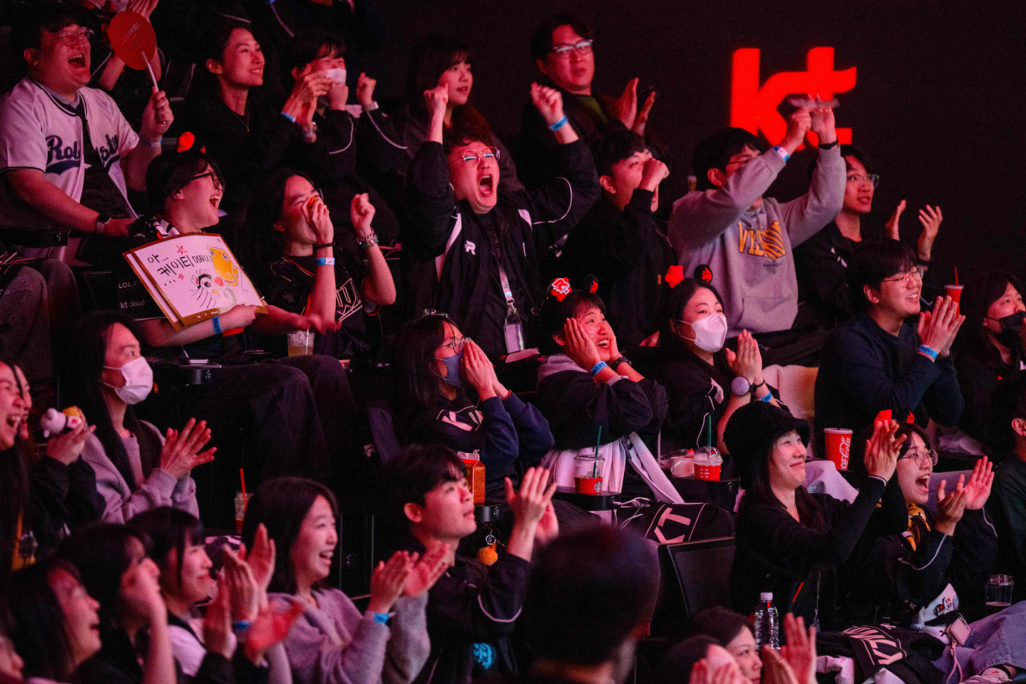 Fans are seen at a viewing party for the League of Legends 2025 World Championship Finals at LoL Park Stadium, an e-sports venue in Seoul, as the LoL Worlds Championship finals between T1 and KT takes place in Chengdu on Nov. 9, 2025. [AFP/YONHAP] 