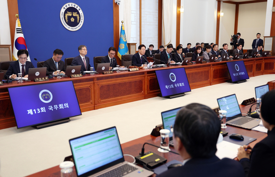President Lee Jae Myung, fifth from left, presides over a Cabinet meeting at the Blue House in central Seoul on March 31. [YONHAP]