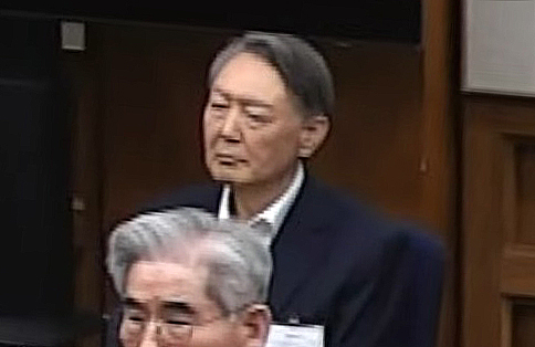 Former President Yoon Suk Yeol listens to a judge delivering his sentence during a first-instance verdict hearing at the Seoul Central District Court in Seocho District, southern Seoul, on Feb. 19. The court sentenced him to life in prison for leading an insurrection through his imposition of martial law on Dec. 3, 2024. [SEOUL CENTRAL DISTRICT COURT]