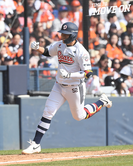 Doosan Bears’ Park Jun-soon, who had four hits and three RBIs including a game-winning home run, is seen during the game against the Hanwha Eagles at Jamsil Baseball Stadium in Songpa District, southern Seoul, on April 5. [DOOSAN BEARS]