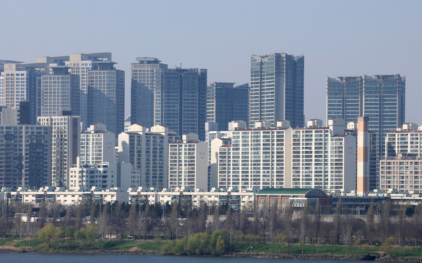 Apartment in Yongsan District, central Seoul on April 2 [NEWS1]