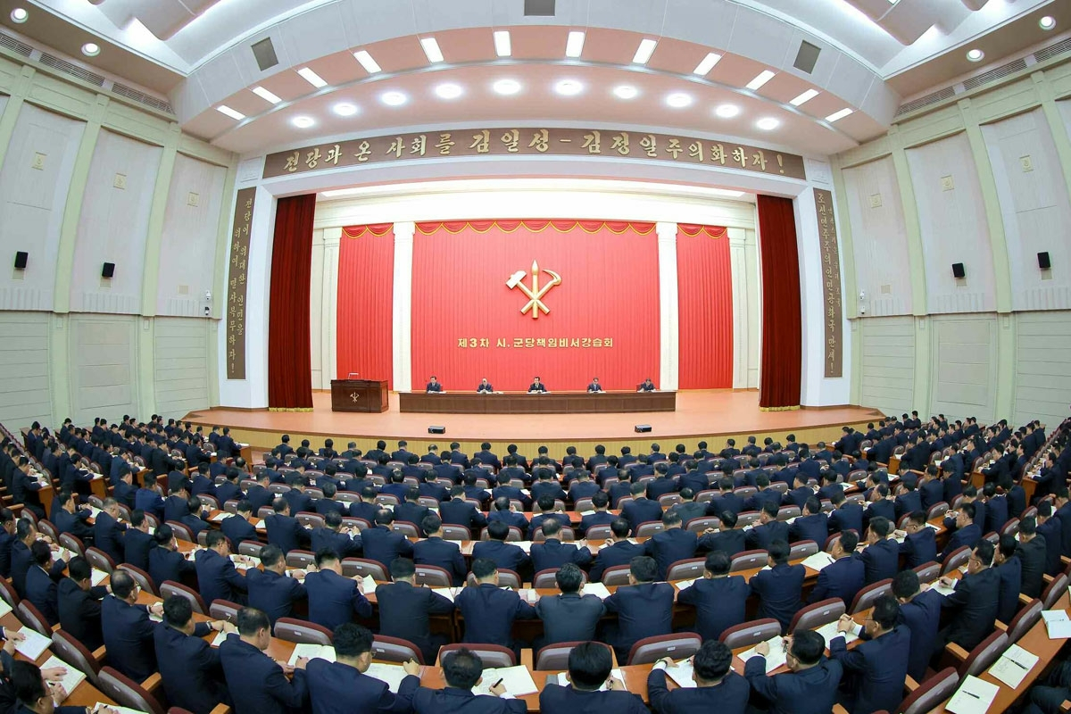 This photo, carried by North Korea's official Korean Central News Agency on April 7, shows the North holding a workshop of chief secretaries of the Workers' Party's city and county committees from April 4 to 6. [YONHAP]